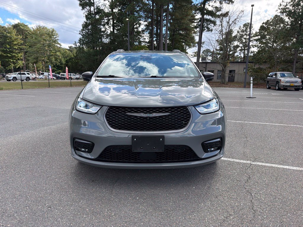 Certified 2023 Chrysler Pacifica Touring-L w/ Road Tripper Package AWD/4WD image 3