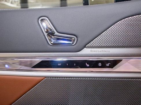 Used 2025 BMW 760i xDrive w/ Executive Package image 14