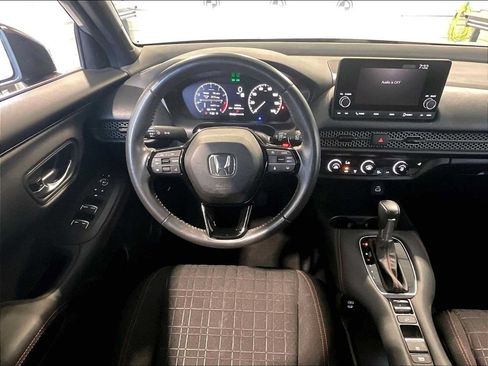 Used 2025 Honda HR-V Sport image 8