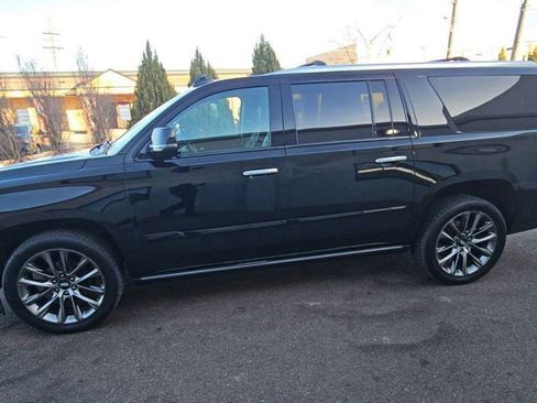 Used 2020 Cadillac Escalade ESV Premium Luxury w/ Escalade Sport Edition image 4