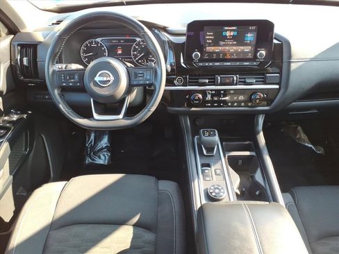 Used 2022 Nissan Pathfinder SV image 10