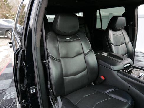 Used 2020 Cadillac Escalade Platinum image 39