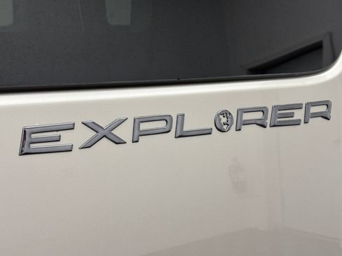 Used 2023 Chevrolet Express 2500 Extended RWD image 47