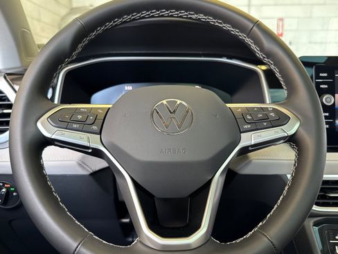 New 2025 Volkswagen Taos SE image 23
