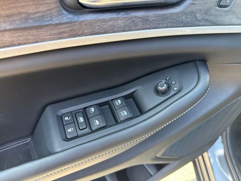 New 2026 Jeep Grand Cherokee Limited w/ Limited Altitude Package AWD/4WD image 18
