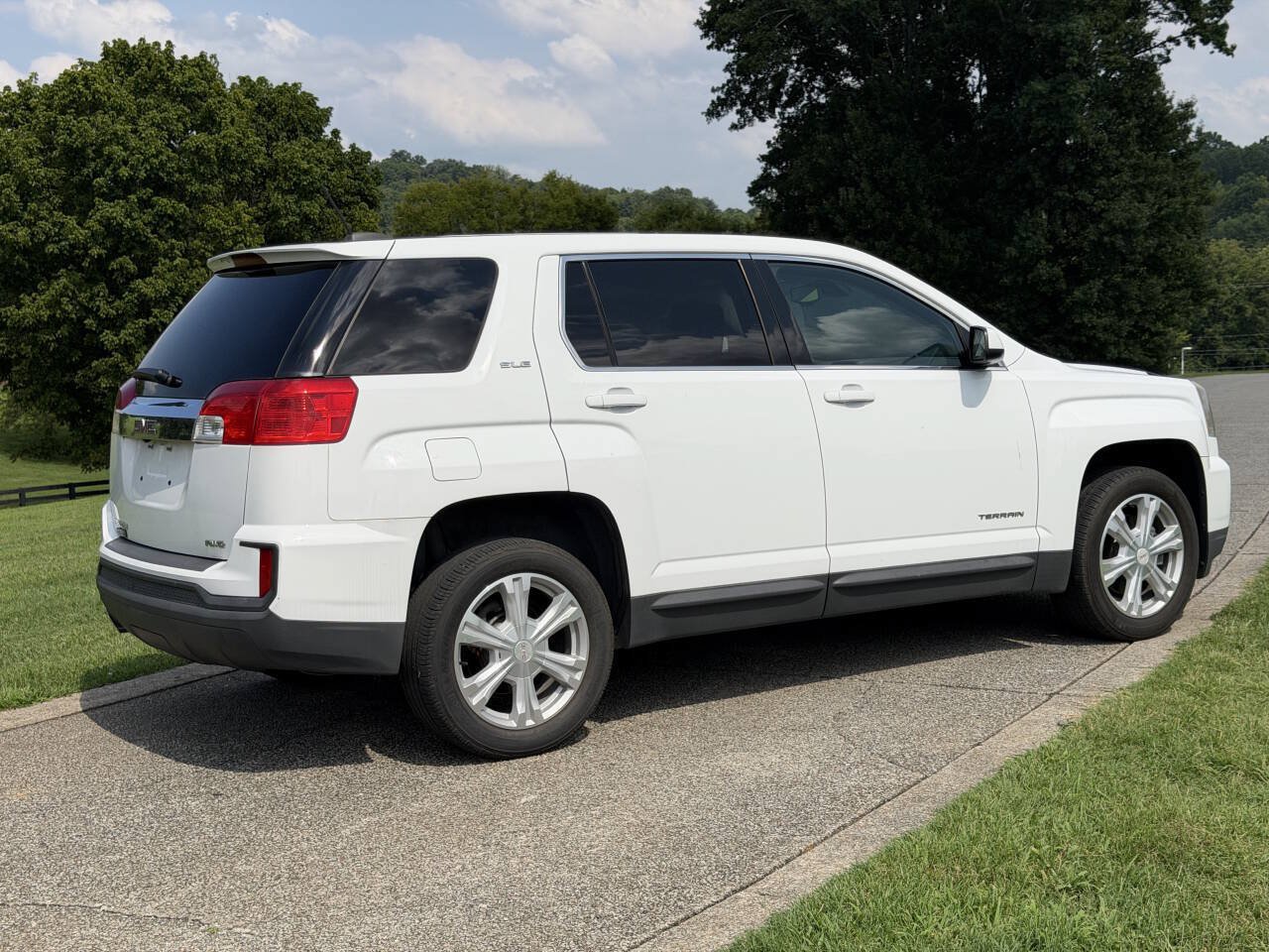 Used 2017 GMC Terrain SLE AWD/4WD image 7