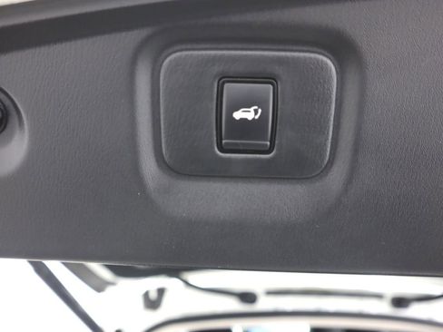 Used 2019 Nissan Pathfinder SL image 33
