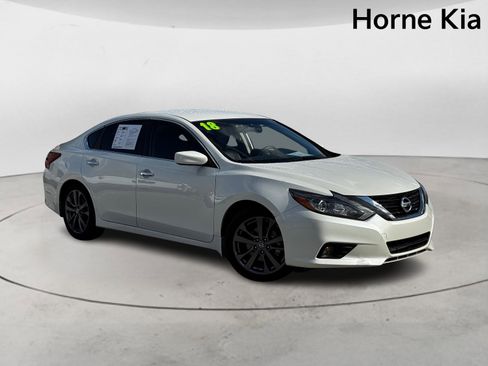 Used 2018 Nissan Altima 2.5 SR w/ SR Special Edition image 2