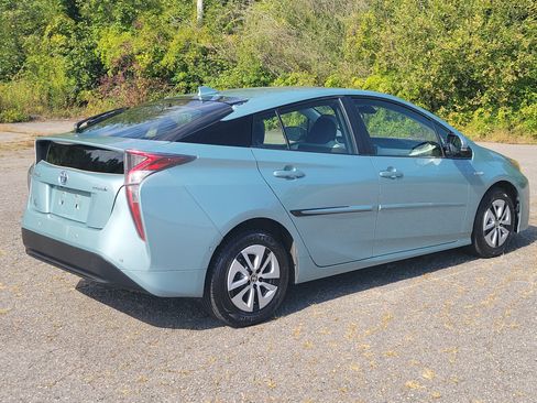 Used 2017 Toyota Prius Two w/ Prius Two Safety Plus Package FWD image 5