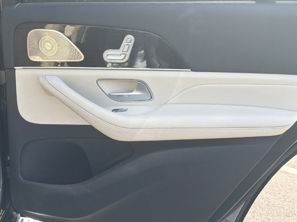 Used 2022 Mercedes-Benz GLS 450 4MATIC image 17