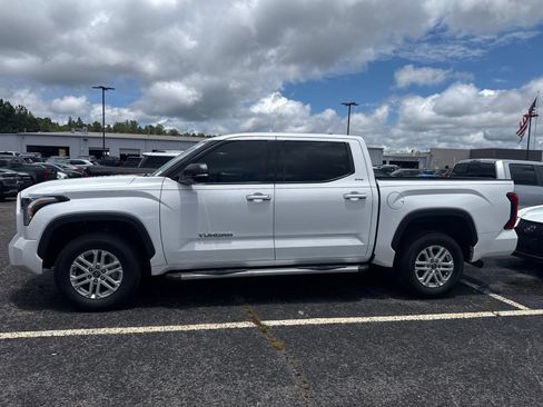 Used 2023 Toyota Tundra SR5 w/ SR5 Premium Package AWD/4WD image 4