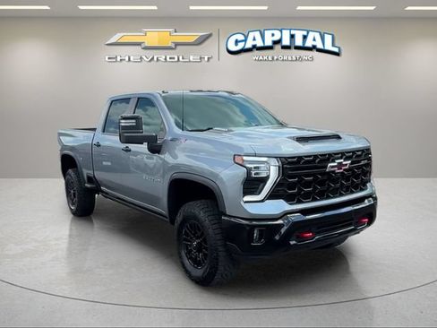Used 2024 Chevrolet Silverado 2500 ZR2 w/ Technology Package AWD/4WD image 8