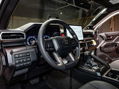 Used 2025 Toyota 4Runner TRD Off-Road image 17