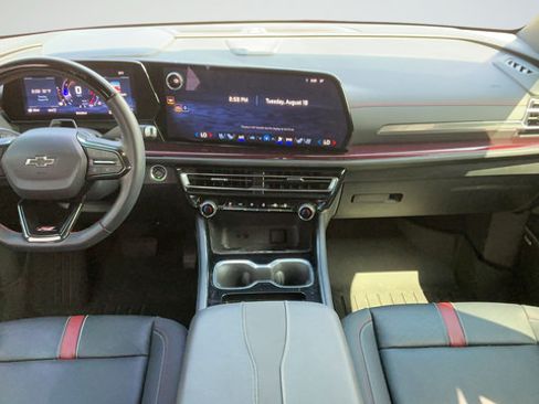 Used 2024 Chevrolet Traverse RS AWD/4WD image 9