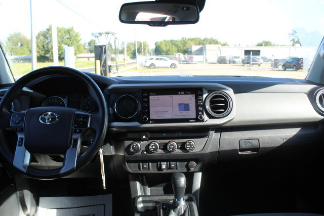 Used 2020 Toyota Tacoma SR5 AWD/4WD image 13
