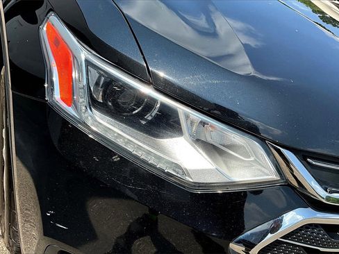 Used 2021 Chevrolet Traverse LT image 31