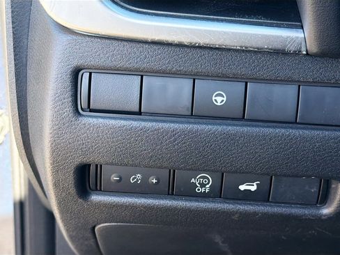 Used 2025 Nissan Rogue SV image 30