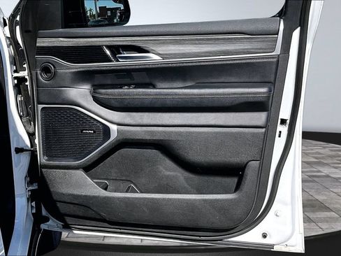 Certified 2024 Jeep Wagoneer L Series II w/ Flexible Seating Group AWD/4WD image 15