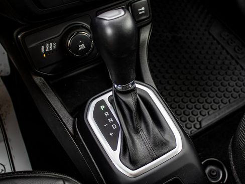 Used 2023 Jeep Renegade Limited image 30