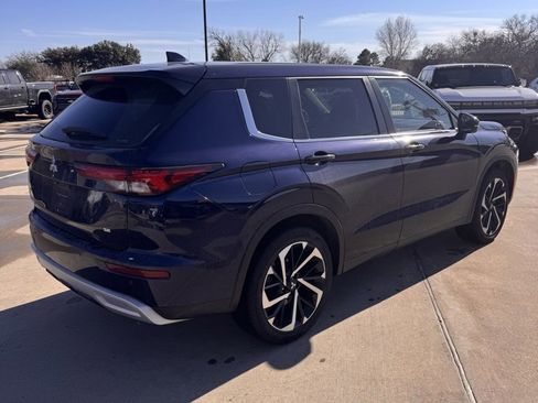 Used 2022 Mitsubishi Outlander SE image 8