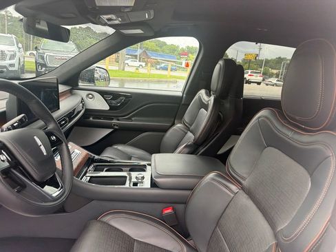 Used 2025 Lincoln Aviator Black Label w/ Jet Appearance Package AWD/4WD image 2