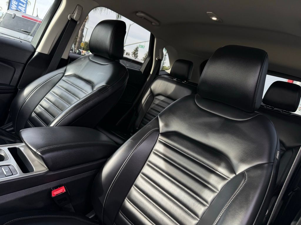 Used 2024 Ford Edge SEL AWD/4WD image 16