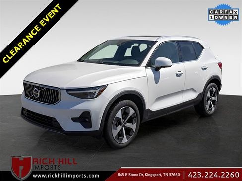 Used 2024 Volvo XC40 B5 Plus image 1