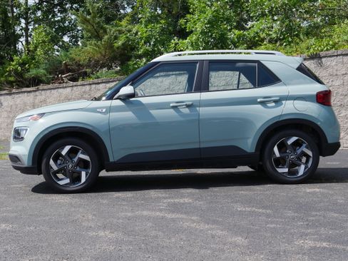 Used 2026 Hyundai Venue SEL FWD image 3