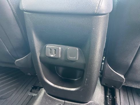 Used 2021 Chevrolet Colorado Z71 w/ Safety Package AWD/4WD image 17