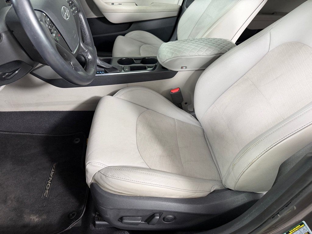 Used 2016 Hyundai Sonata Sport w/ Option Group 1V FWD image 12