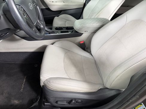 Used 2016 Hyundai Sonata Sport w/ Option Group 1V FWD image 12