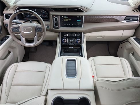 Used 2024 GMC Yukon XL Denali w/ Advanced Technology Package image 25