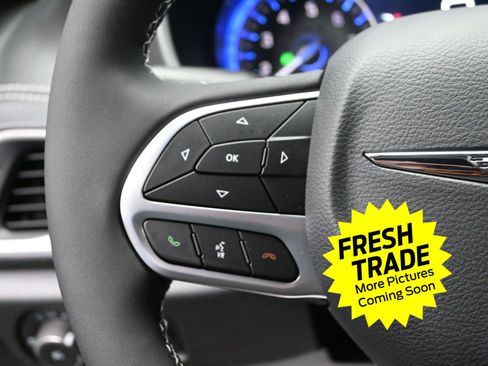 Used 2025 Chrysler Pacifica Select w/ Uconnect Theater Family Group image 25