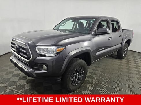 Used 2022 Toyota Tacoma SR5 AWD/4WD image 3