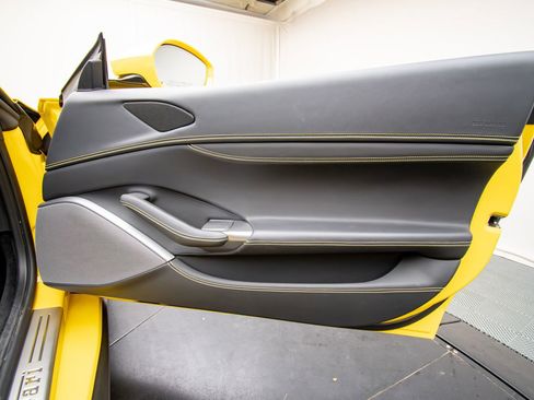 Used 2019 Ferrari Portofino RWD image 53