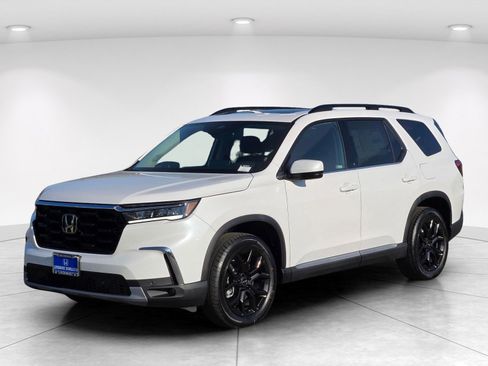 New 2025 Honda Pilot Touring image 8