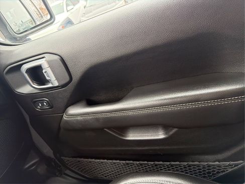 Used 2020 Jeep Gladiator Overland image 22