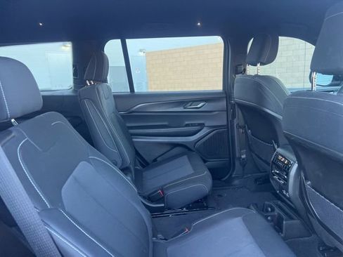 Used 2025 Jeep Grand Cherokee L Laredo image 17