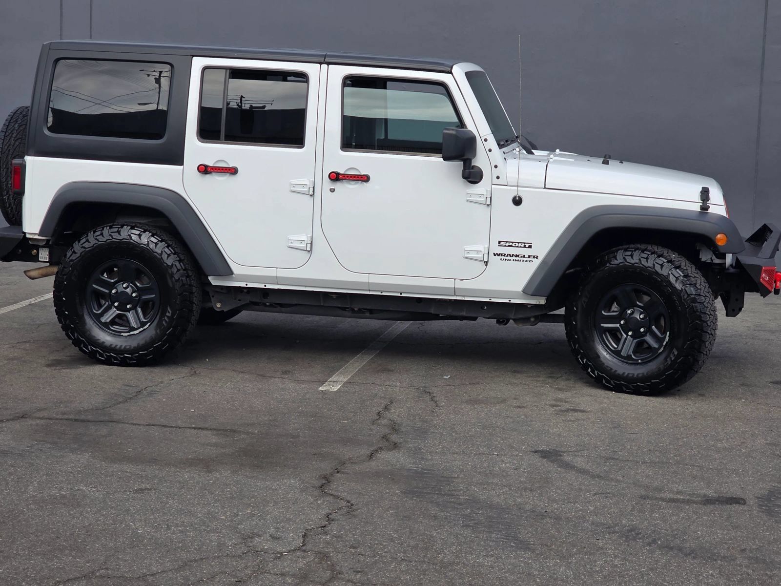 Used 2015 Jeep Wrangler Unlimited Sport w/ Connectivity Group AWD/4WD image 3