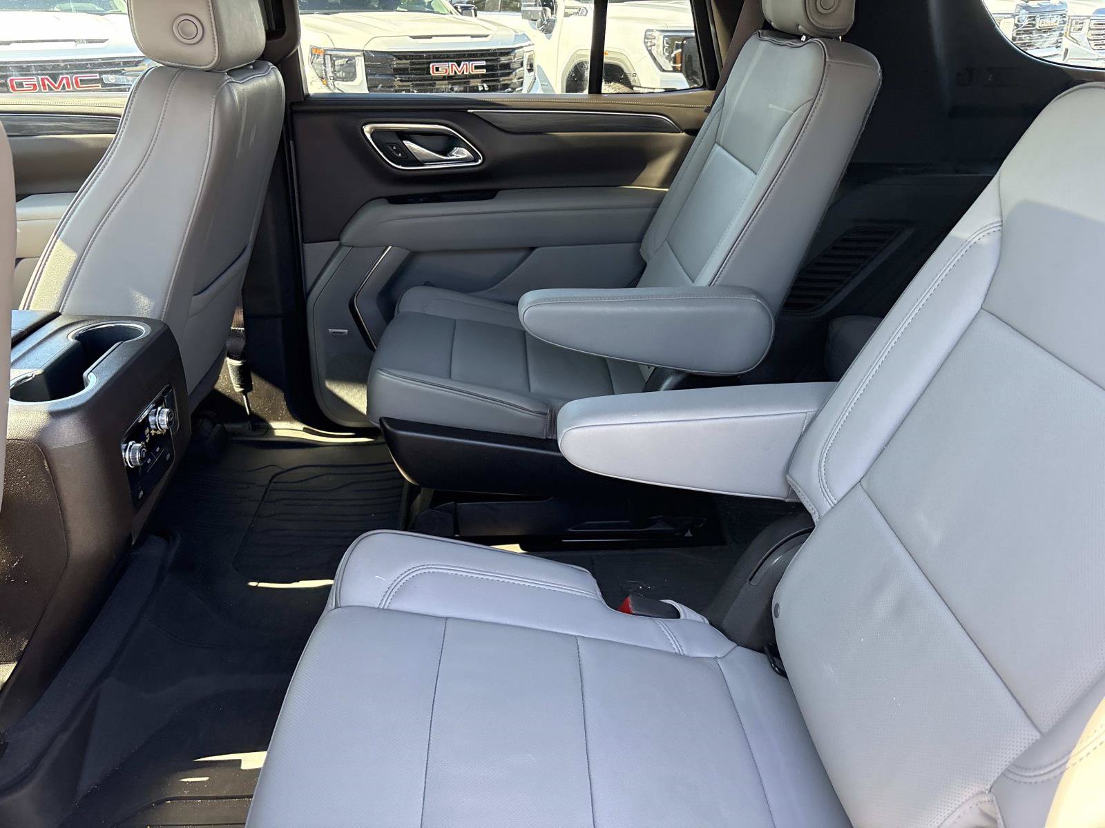 Used 2024 GMC Yukon SLT w/ Max Trailering Package AWD/4WD image 31