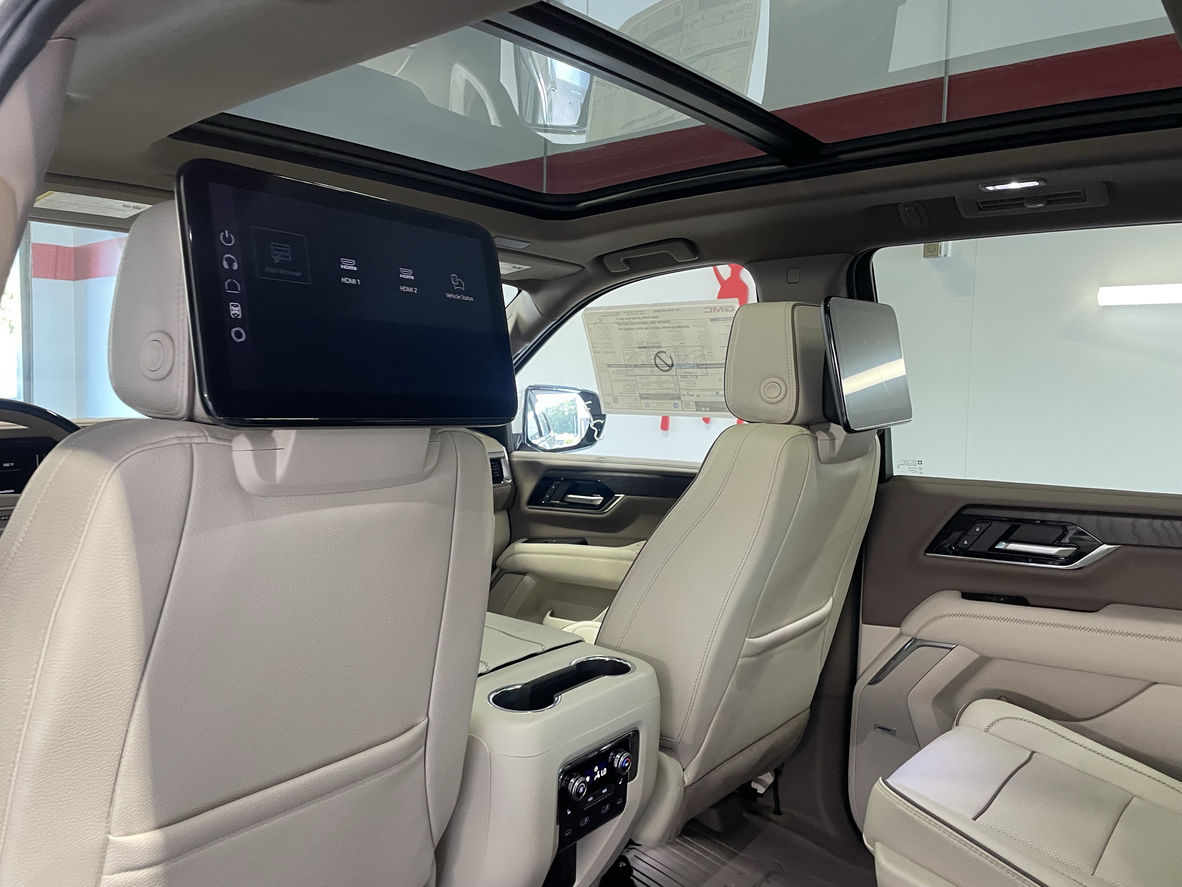 New 2026 GMC Yukon Denali w/ Denali Reserve Package AWD/4WD image 14