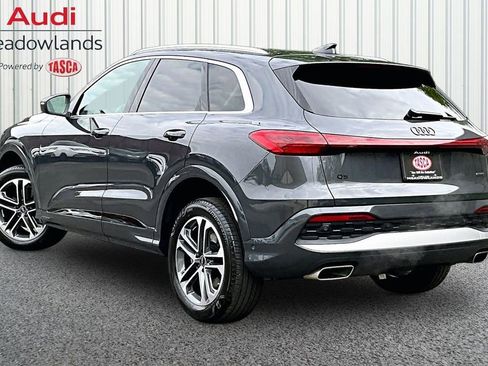 Used 2025 Audi Q5 Premium w/ Convenience Package image 4