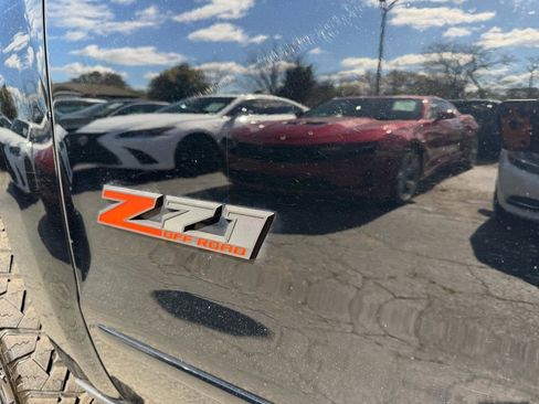 Used 2017 Chevrolet Silverado 1500 LT w/ Midnight Edition image 18