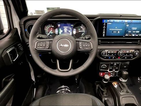 Used 2025 Jeep Wrangler Unlimited Rubicon 4xe w/ Convenience Group AWD/4WD image 6