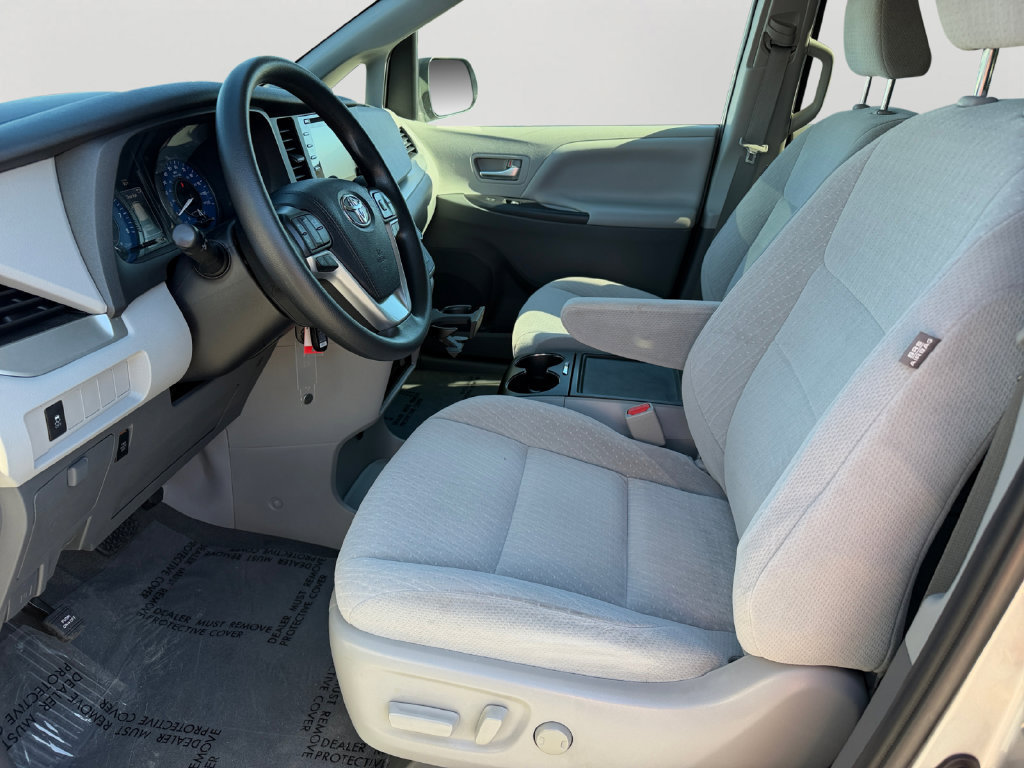 Used 2020 Toyota Sienna LE FWD image 17