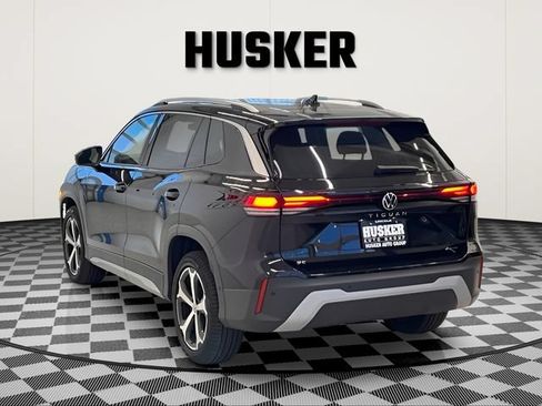 Used 2026 Volkswagen Tiguan SE AWD/4WD image 4