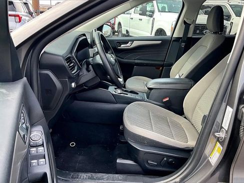 Used 2021 Ford Escape SE w/ SE Sport Appearance Package image 4