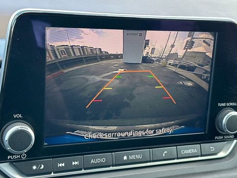 Used 2023 Nissan Rogue S image 22