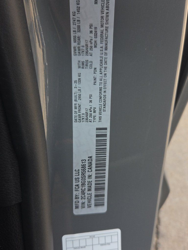 Used 2025 Chrysler Pacifica Select FWD image 4