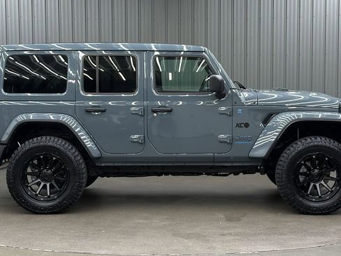 Used 2025 Jeep Wrangler Unlimited Sahara w/ Safety Group AWD/4WD image 6